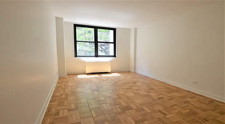 Rented by Manhattan Realty Group | media 2