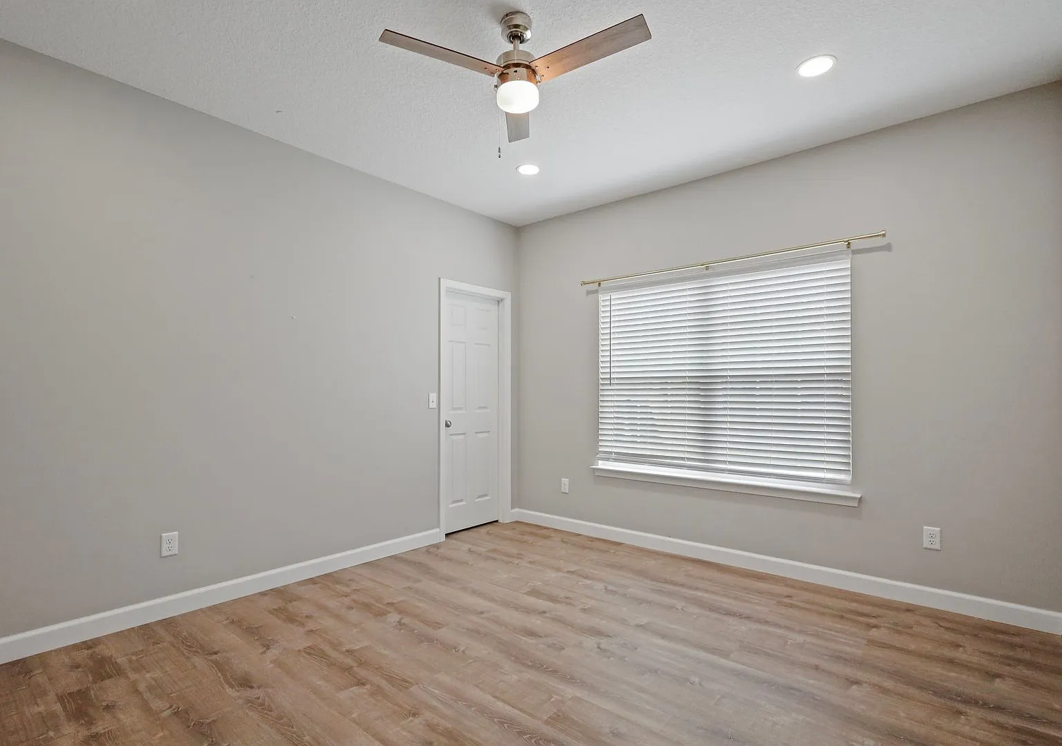 2 Bed / 1 Bath Duplex for Rent $1,350/Month — Photo 4