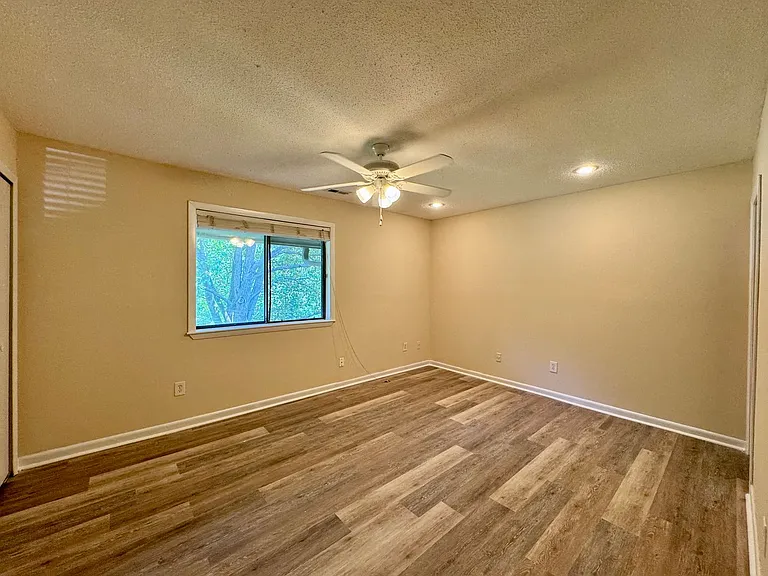 107 Oak Tree Dr — Photo 10