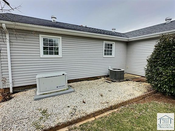 5th image of 72 Boxwood Ln