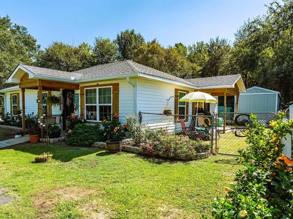 22982 Edgewater Dr, Frankston, TX 75763