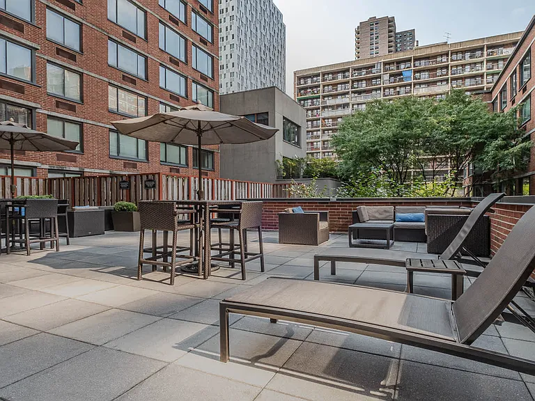 505 W 54th St #10 — Photo 28
