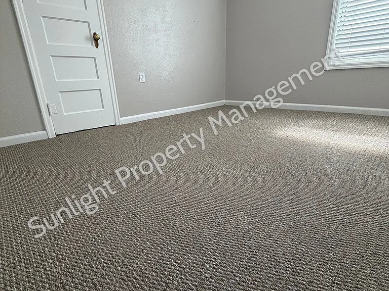 804 W 4th St — Photo 13
