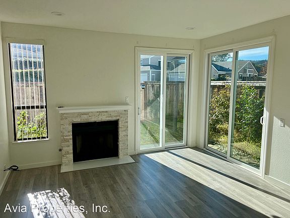 4th image of 161 Crown Cir