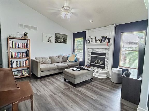 4th image of 710 S Westview Cir
