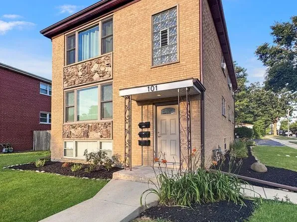 101 N Avon Rd #G, Elmhurst, IL 60126