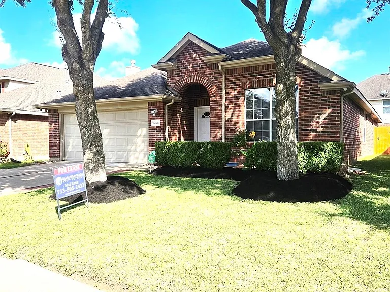 6826 Chester Oak Dr — Photo 3