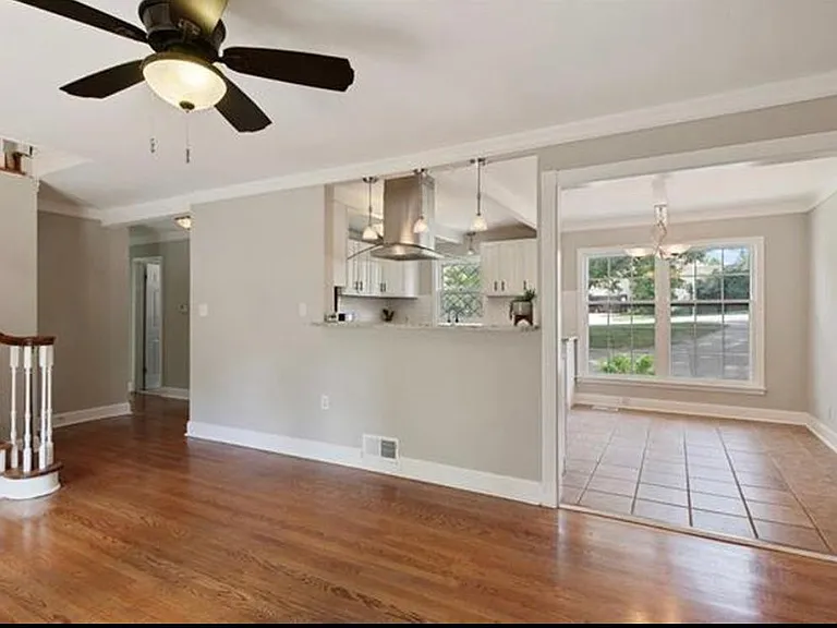 8416 State Line Rd — Photo 3