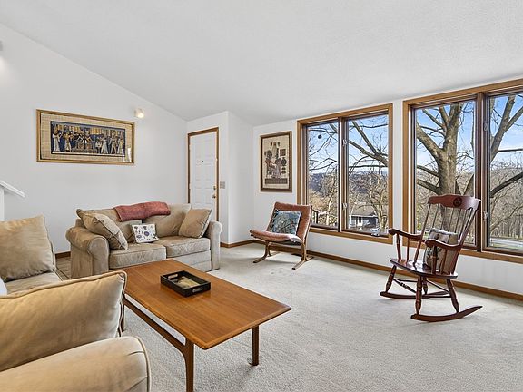 3rd image of 410 Taylor Pl