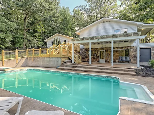 111 Hickory Trl, Blairsville, GA 30512