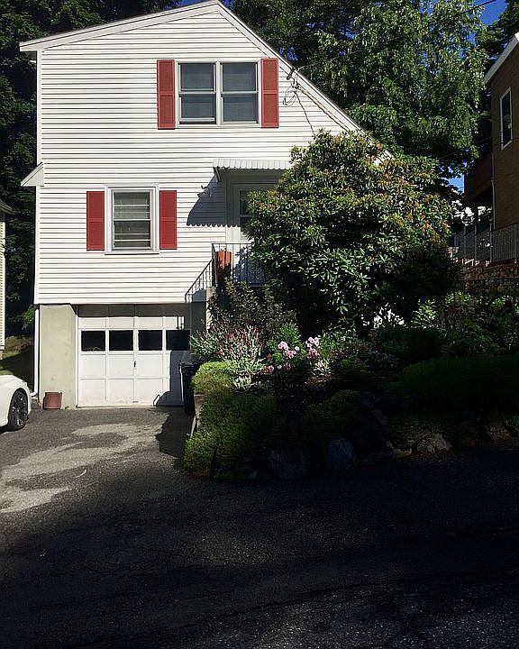 2nd image of 144 Brattle St