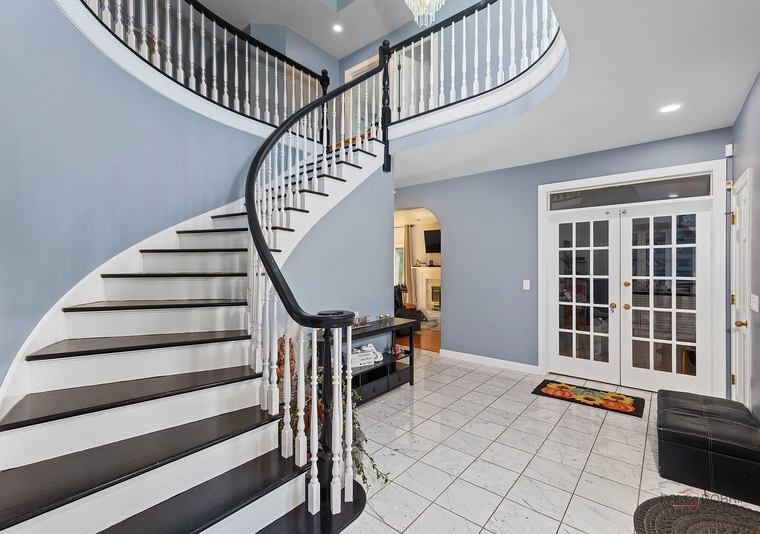 6 bed, 5.5 bath, 5526 sqft, $8,000 — Photo 3