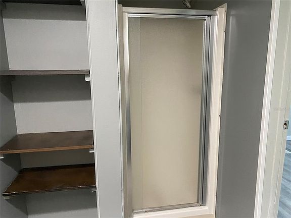4th image of 315 Pine Ave