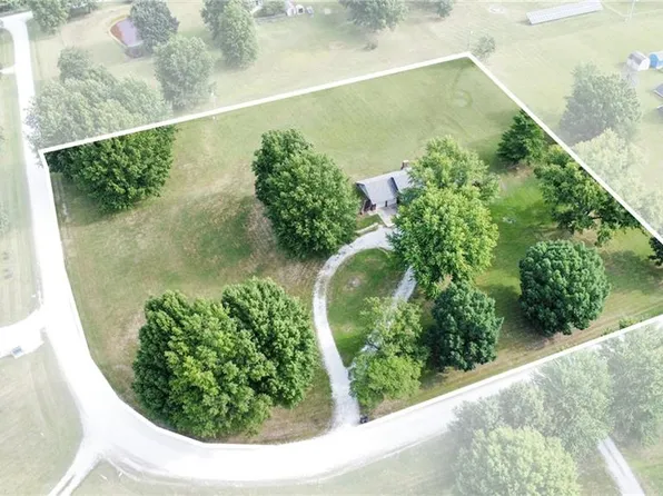 14904 E 201st St, Peculiar, MO 64078