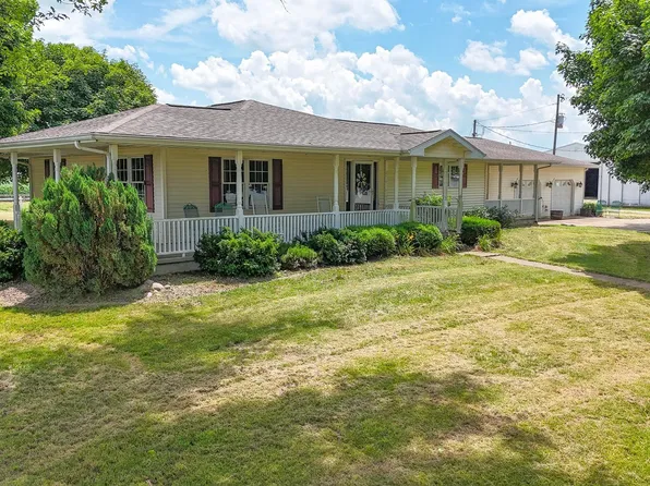 24019 Jellystone Ave, Petersburg, IL 62675