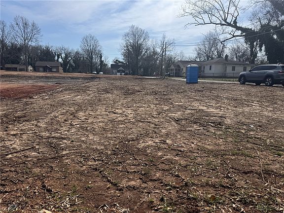 3rd image of 502 Thomas St