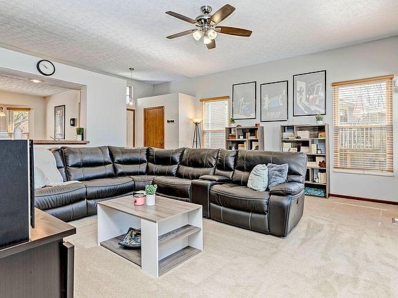 3rd image of 1647 Gardenstone Dr
