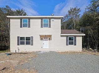 458 Country Place Dr, Tobyhanna, PA 18466