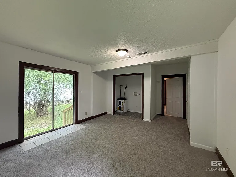 672 Burden St — Photo 10