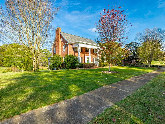 5th image of 211 Brookwood Dr