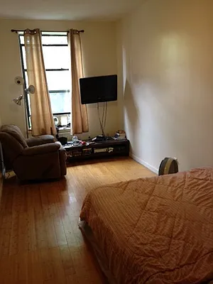 Rented by Bloom Real Estate Group | media 11