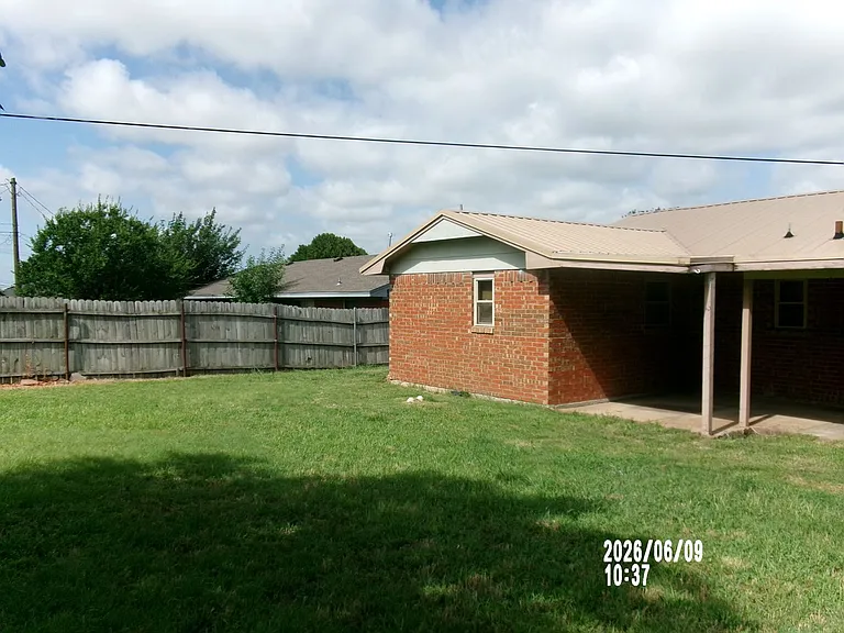2205 NW 50th St — Photo 28