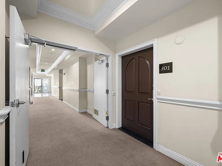 837 Crenshaw Blvd #301 — Photo 12