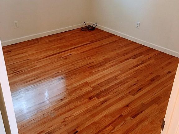 4th image of 3167 Lincoln Ave