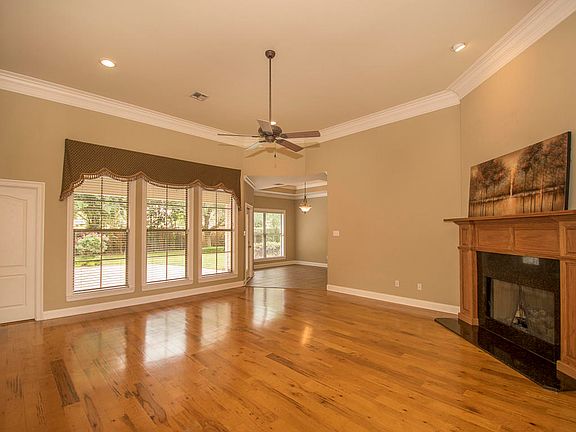 5th image of 301 Mill Pond Dr