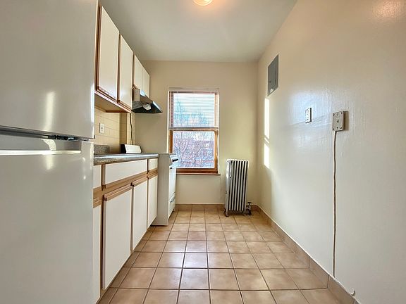3rd image of 22-69 Crescent St #2A