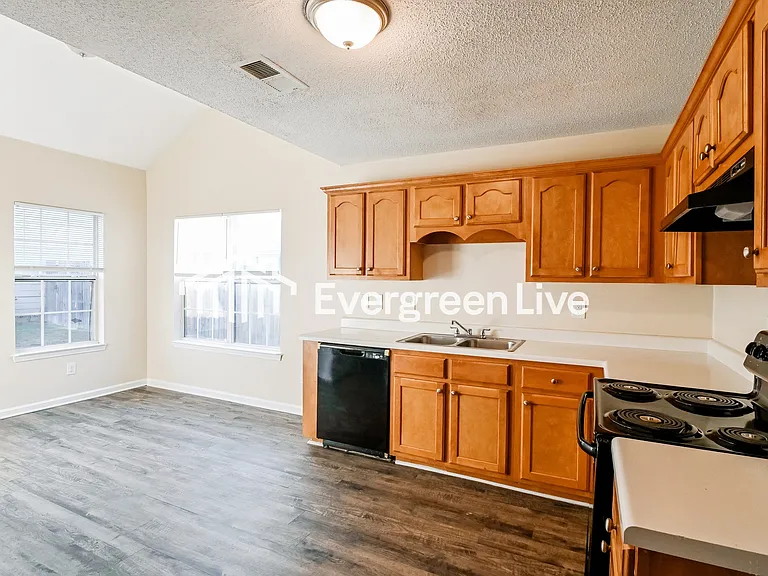 9828 Maggie Woods Ln — Photo 6