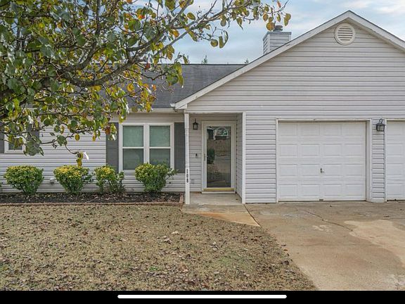 2nd image of 108 Thornhedge Trl