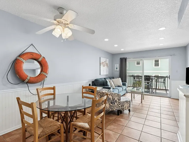 3056 S Fletcher Ave #203 — Photo 7