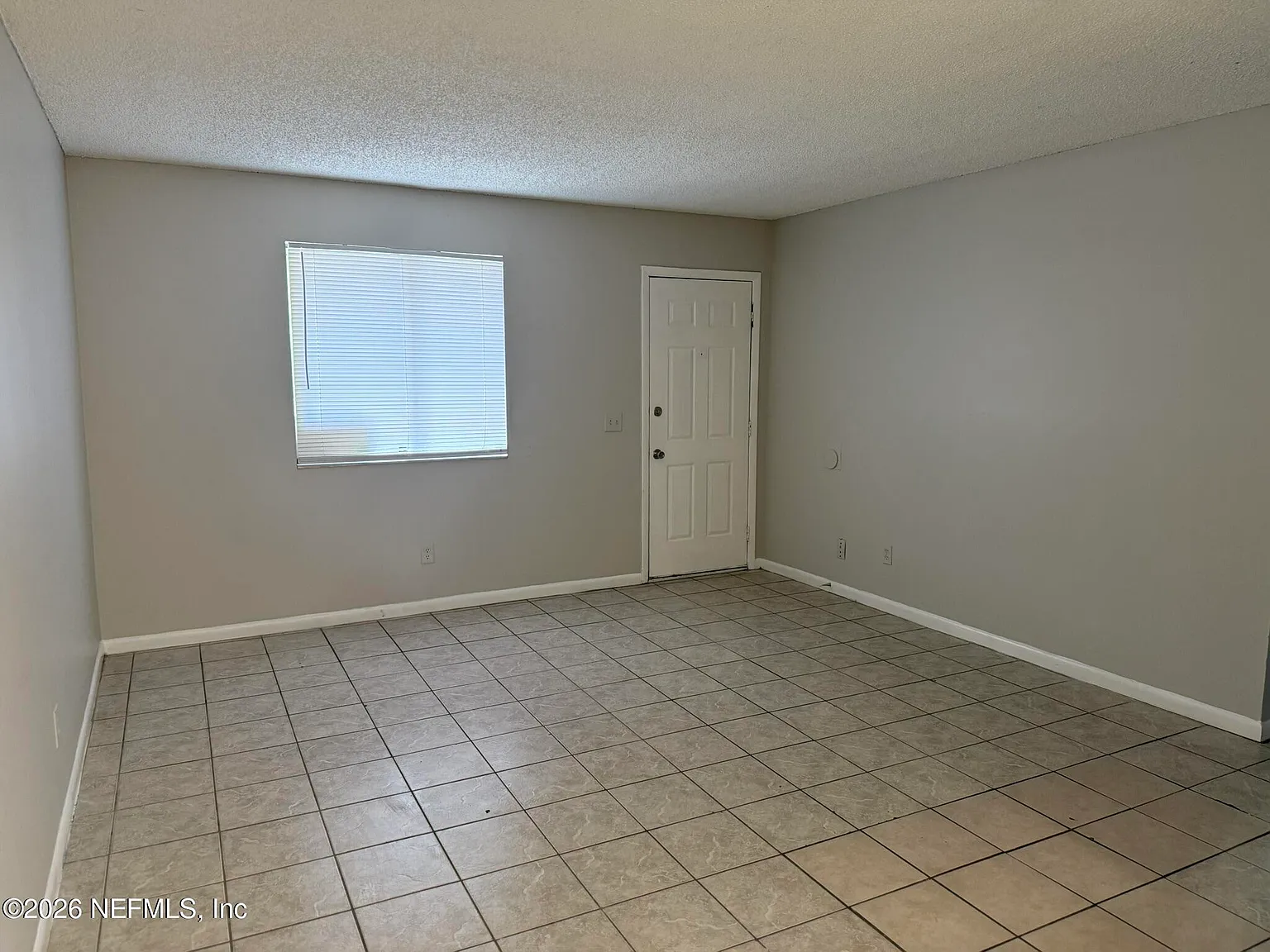 2 bed, 1.5 bath, 729 sqft, $930 — Photo 4