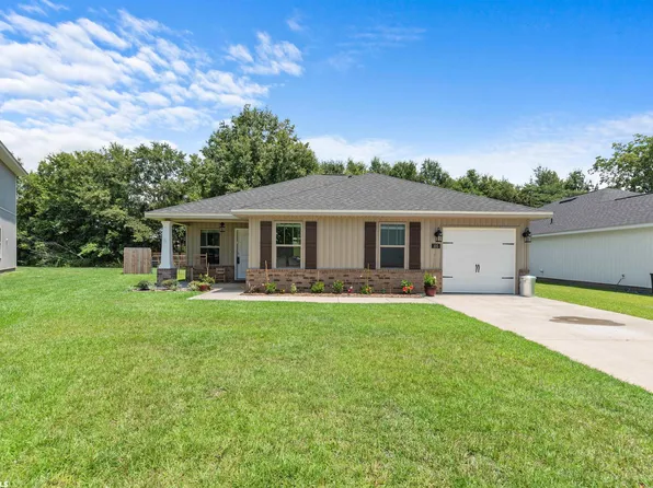 105 Cottage Ln, Atmore, AL 36502