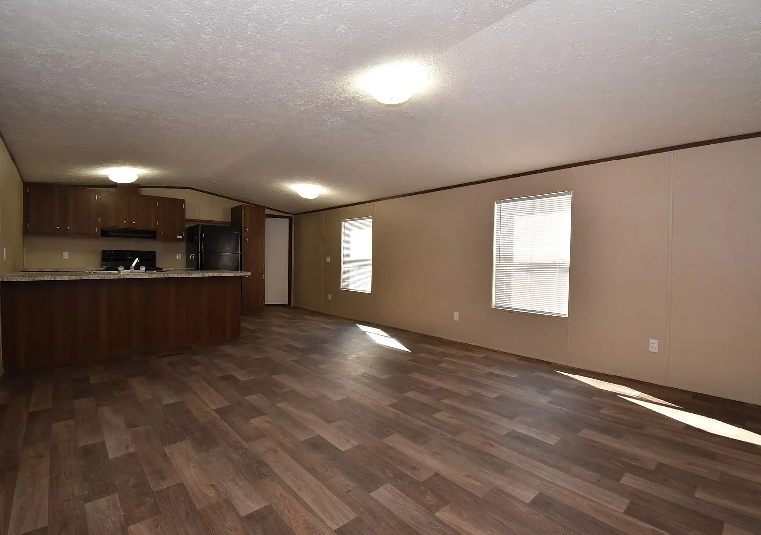 3 Bed, 2 Bath Mobile Home! — Photo 2