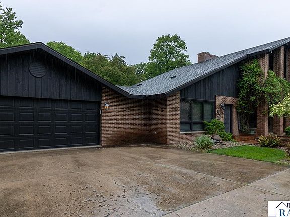 4th image of 710 Summit Ave