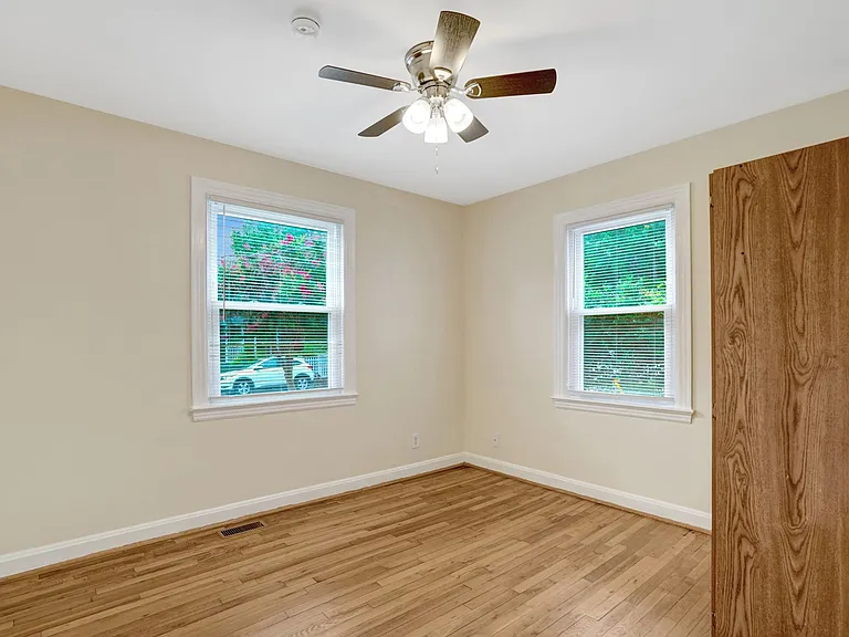 510 E Windsor Ave — Photo 13
