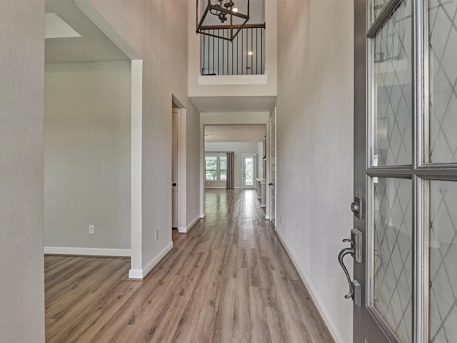 4 bed, 3.5 bath, 3264 sqft, $4,400 — Photo 3