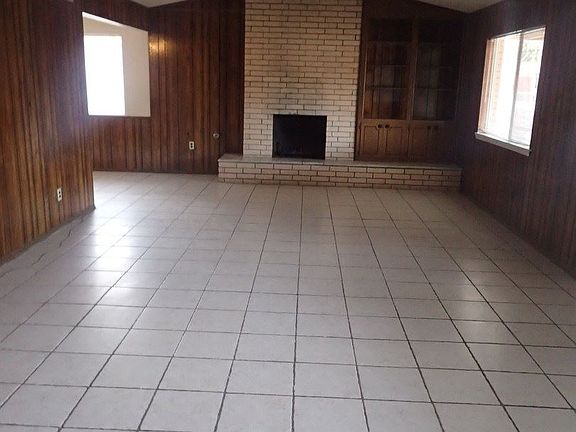 4th image of 3436 Edgerock Dr