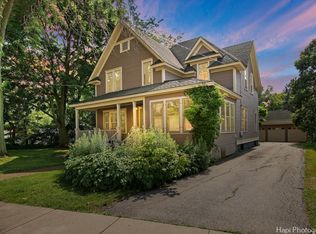 409 S Main St, Wauconda, IL 60084