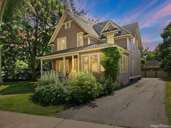 409 S Main St, Wauconda, IL 60084