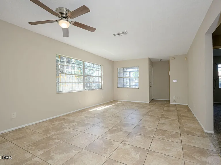 927 E Millard Ct — Photo 14