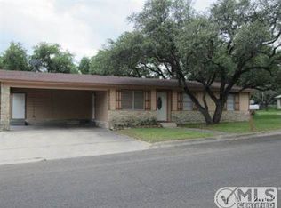 1220 W 3rd St, Lampasas, TX 76550