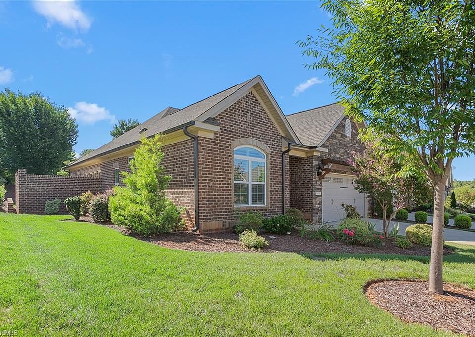 1st image of 138 Dunvegan Ln