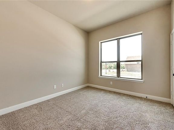 5th image of 680 York Dr