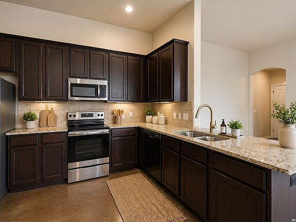 5th image of 402 JOANNE LOOP