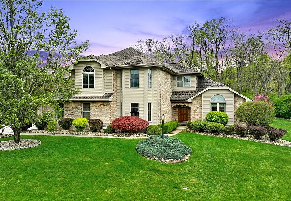 1st image of 70 Raven Dr