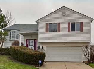 128 Lilac Ln, Buffalo Grove, IL
