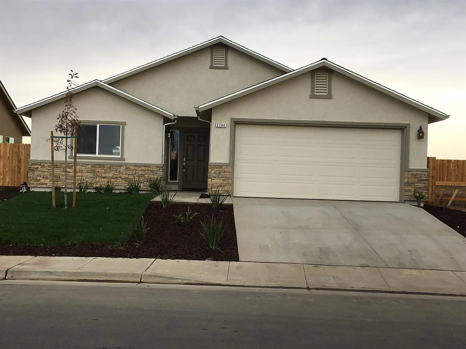 2262 N Shoemaker Ct photo 1